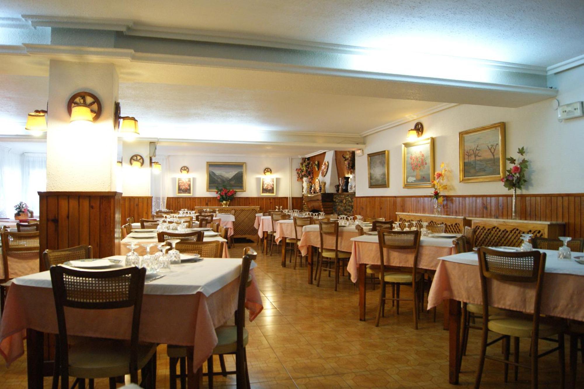 Hostal Pirineos Meliz Бьельса Экстерьер фото